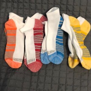4 pairs of boys socks